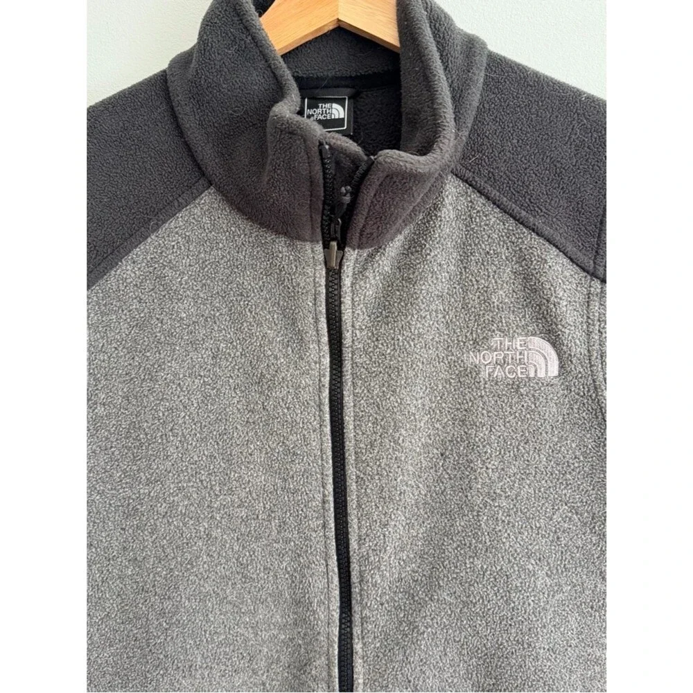 The North Face Fleece Vest Men's Medium Gray Black Full Zip Hiking Outdoor Zip